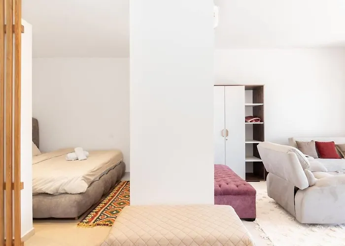 Ground Floor One Bedroom In Kamaran Apartment *